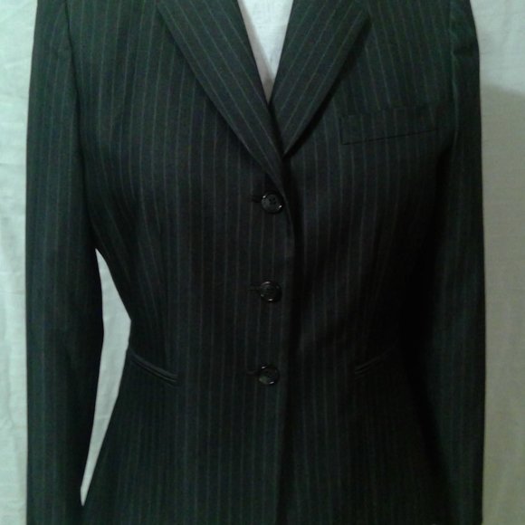 Beautiful Tahari 2 piece Pant Suit - Jacket size 10 Pants Size 8 - Picture 1 of 12